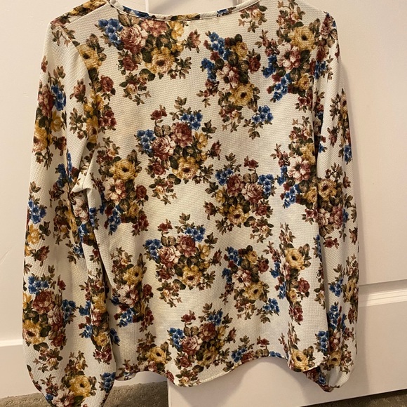 Pleion Floral Flowy Blouse - Picture 6 of 6
